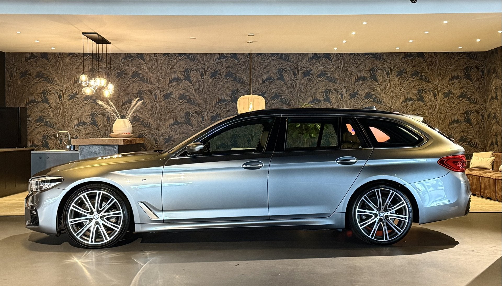 BMW 5 Serie Touring 520i M-Sportpakket I 20" I Pano I Head-U, Auto's, 1998 cc, Achterwielaandrijving, Gebruikt, Euro 6