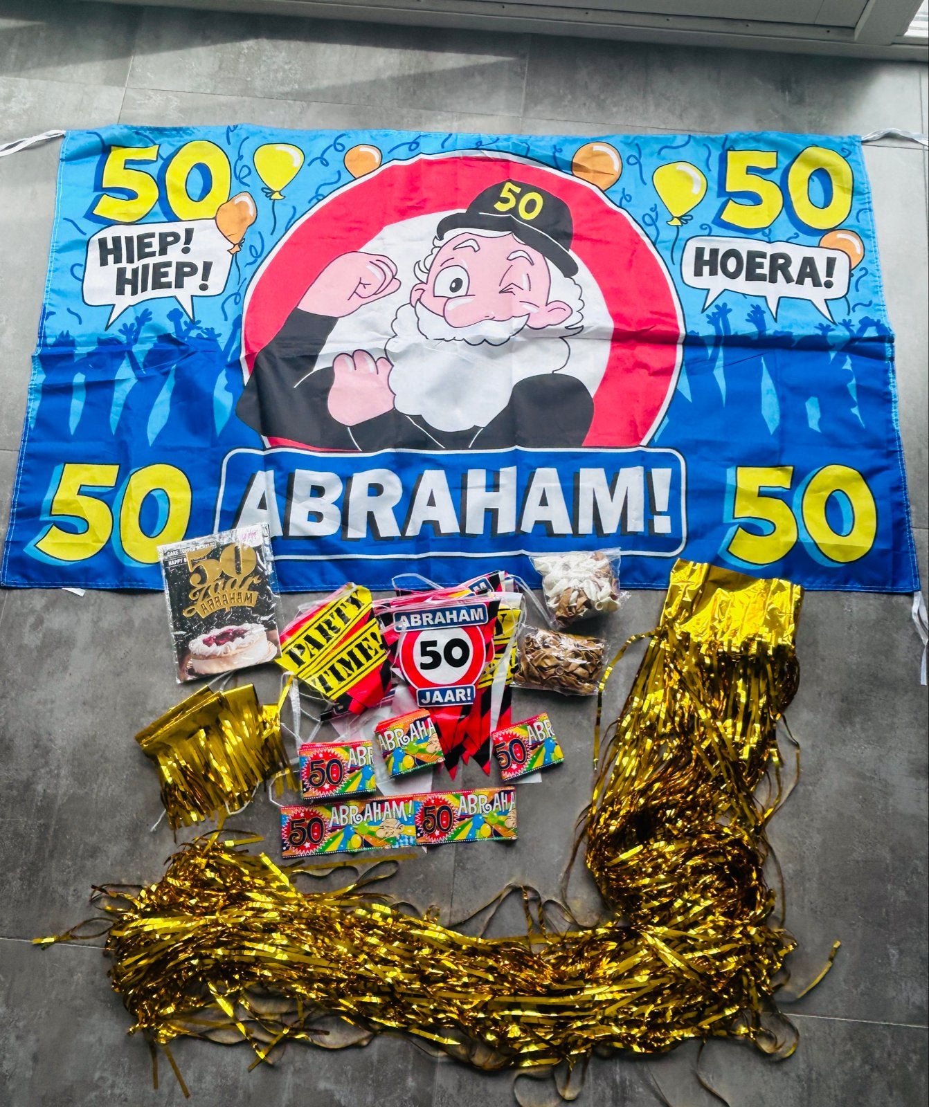 Abraham 50 jaar feestpakket - Versiering en accessoires, Ophalen of Verzenden, Gebruikt, Versiering, Abraham of Sarah