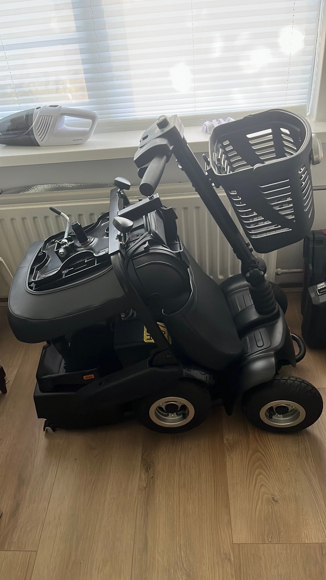 Vivo deelbaar scootmobiel augustus 2025, 10 km/u of minder, Zo goed als nieuw, 15 km of minder, Ophalen