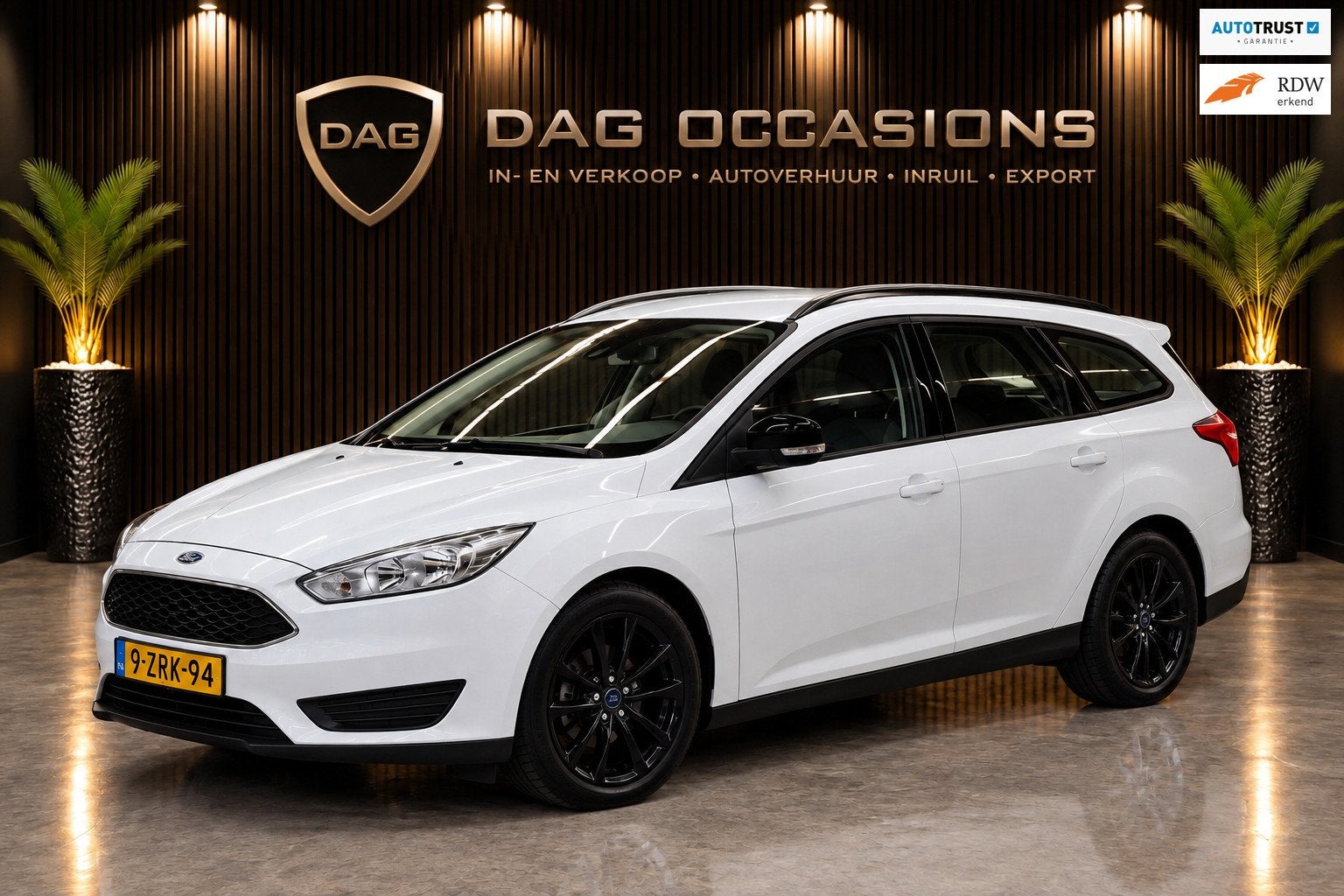 Ford Focus Wagon 1.5 TDCI NAVI|CRUISE|PDC|TREKHAAK|LM VELGEN, Auto's, Focus, Stof, Gebruikt, Wit