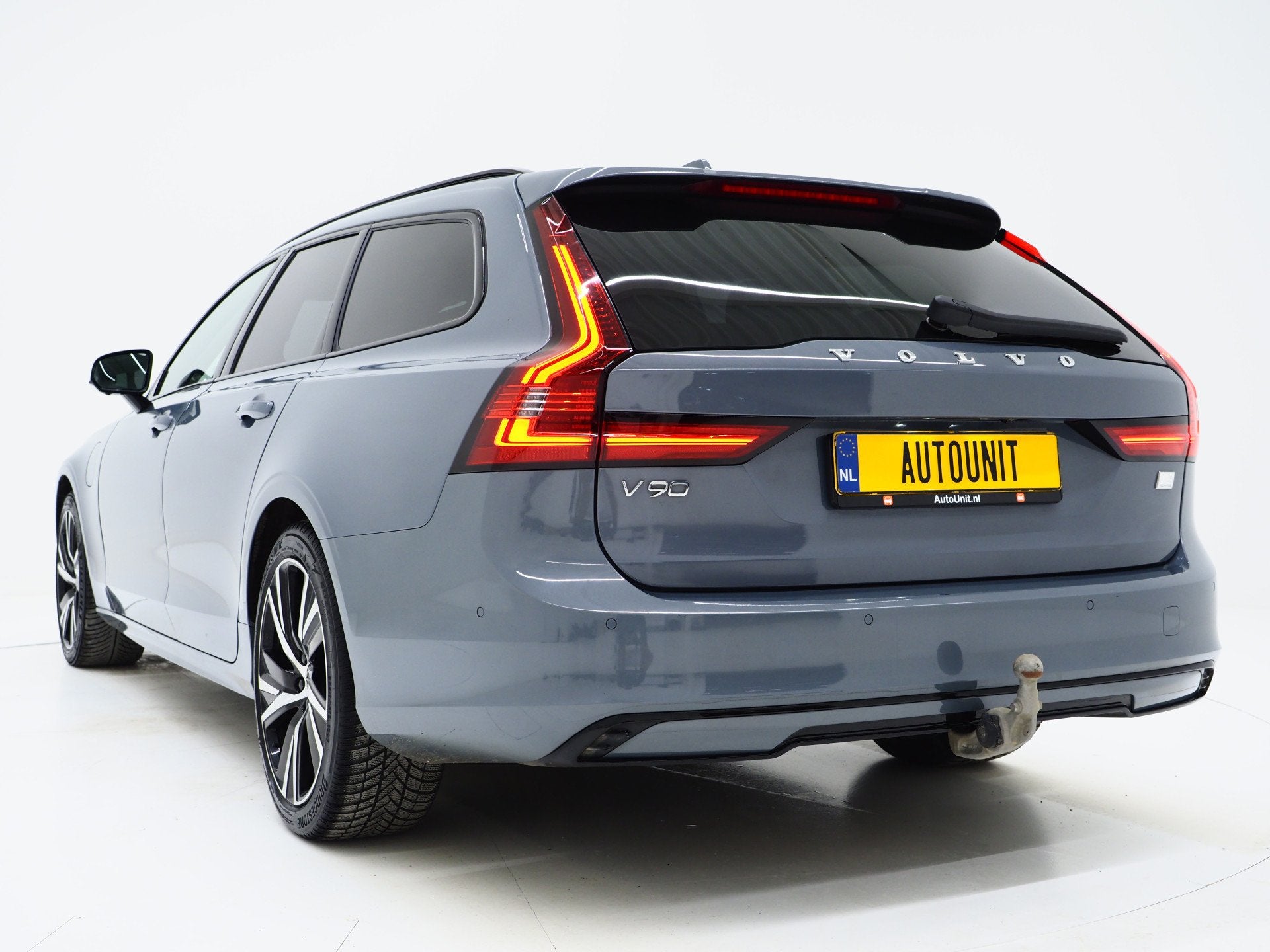 Volvo V90 2.0 T6 Plug-in hybrid AWD Plus Dark Long Range | P, Auto's, Automaat, Zwart, 4 cilinders, 1969 cc