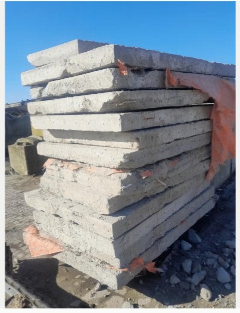 GRATIS: 13 betonnen platen met bewapening 185 x 110 x 130 cm, Doe-het-zelf en Verbouw, Platen en Panelen, Ophalen, Gebruikt, Overige materialen