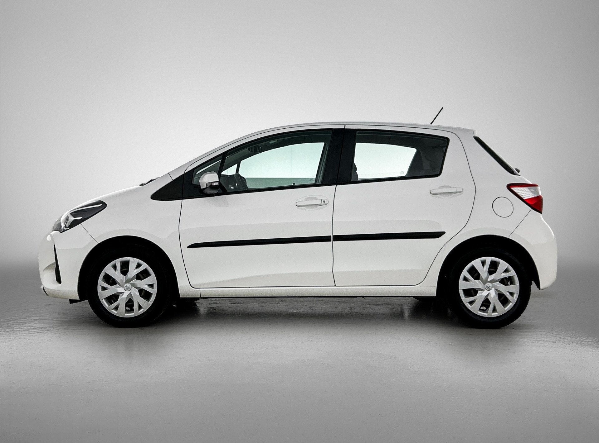 Toyota Yaris 1.5 VVT-i Aspiration | Navigatie | Cruise Contr, Stof, 4 cilinders, Wit, Origineel Nederlands