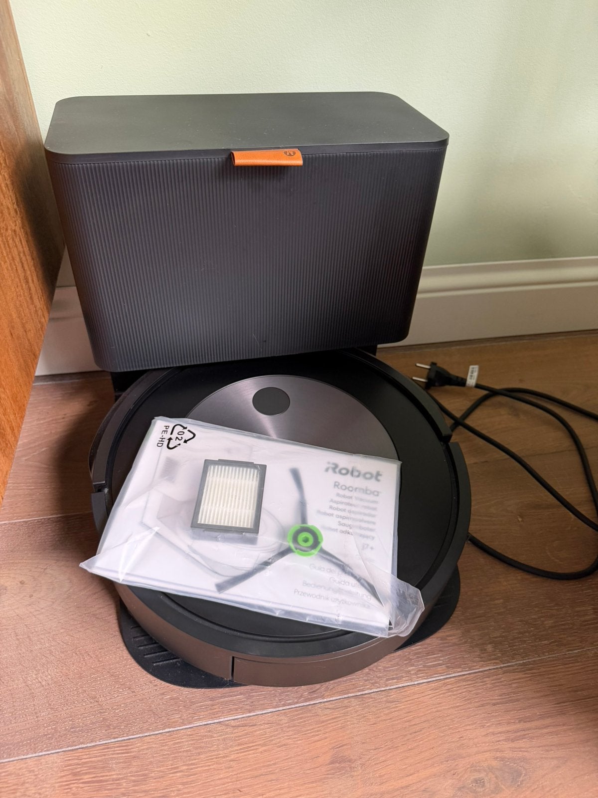 iRobot J7+ Roomba robot stofzuiger met zelflegende base, Witgoed en Apparatuur, Ophalen, Bedienbaar via app, IRobot, Zo goed als nieuw