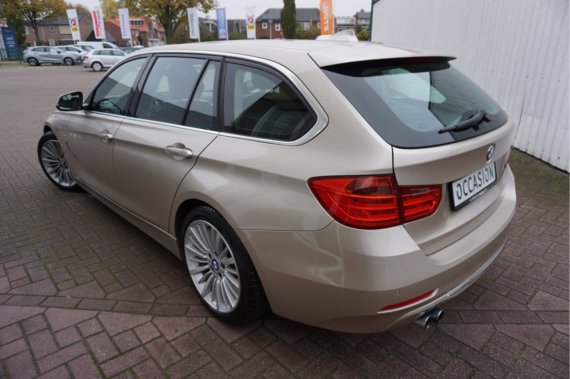 BMW 3 Serie Touring 328I Luxury Line Automaat (bj 2013), Auto's, Automaat, 745 kg, Gebruikt, Zwart