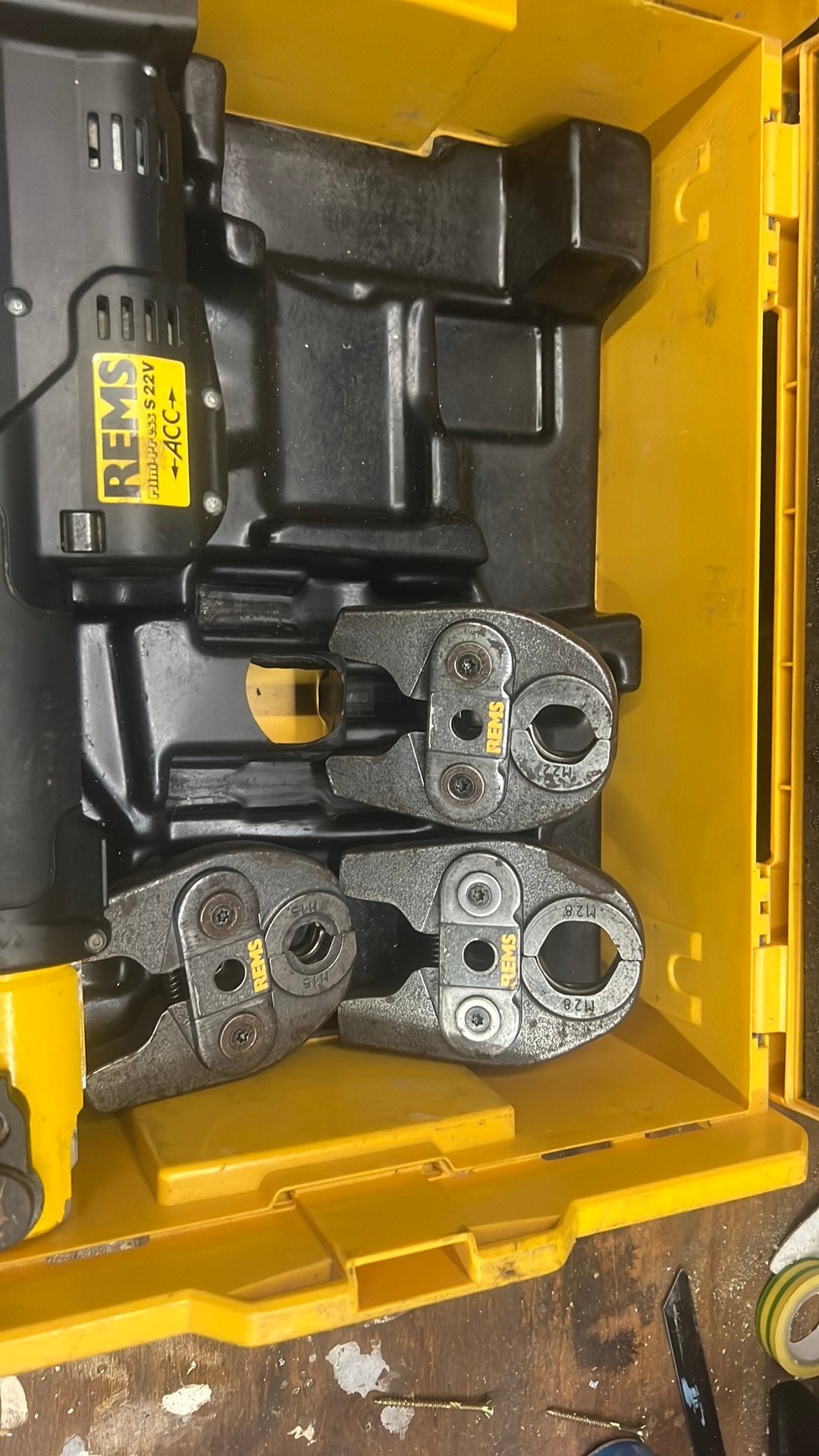 Rems Perstang Mini-Press Accu 22V recht, Ophalen of Verzenden, Zo goed als nieuw