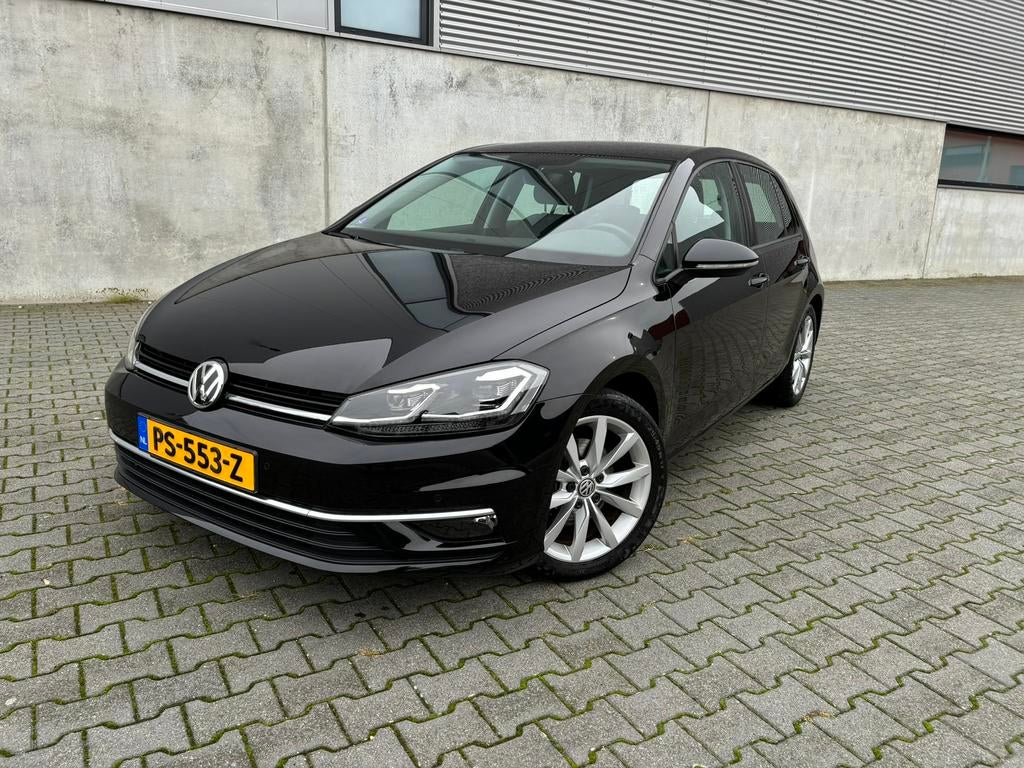 Volkswagen Golf 1.5 TSI 150pk 5D 2017 Zwart, Auto's, Voorwielaandrijving, 1498 cc, 4 cilinders, Zwart