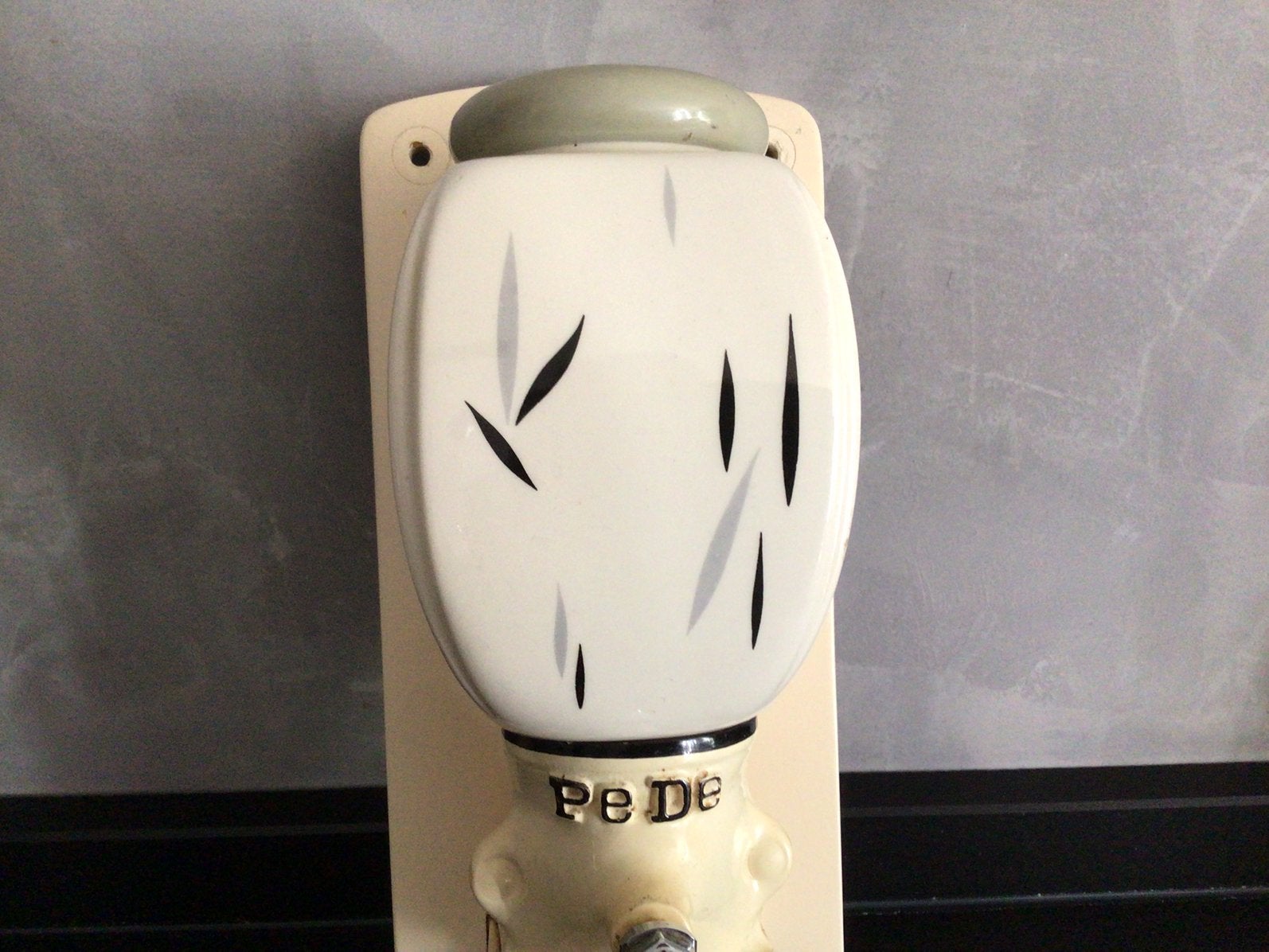 Wand koffiemolen van Pe De, Ophalen