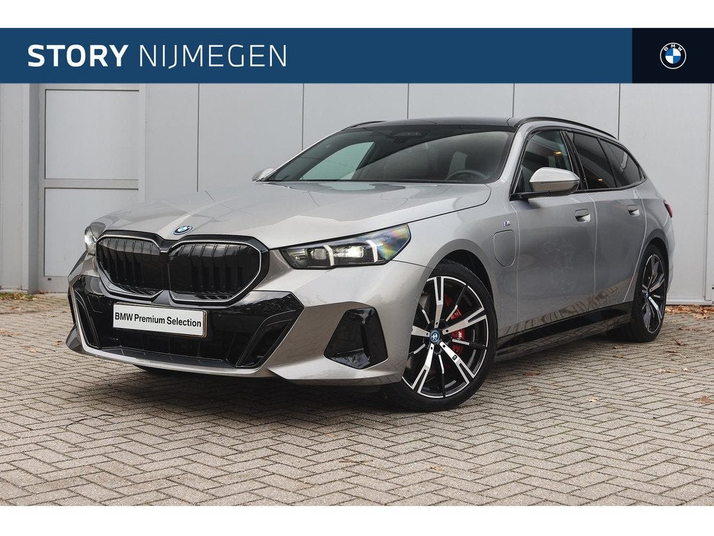 BMW 5 Serie Touring 550e xDrive M Sport Automaat / Panoramad