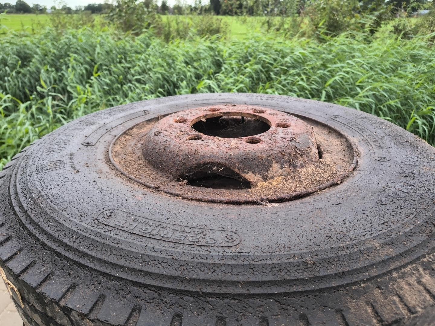 4 oude complete wielen met stalen velg, gratis af te halen., Ophalen