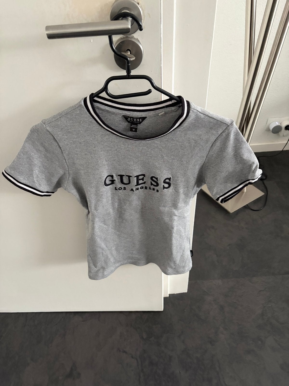 Guess T-shirt Dames Maat S Grijs - Ophalen in Nijmegen, Kleding | Dames, Ophalen, Korte mouw, Maat 36 (S), Grijs