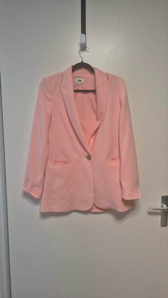 Gaaf perzikkleurig / Zalm roze jasje van WE, Kleding | Dames, Jasjes, Kostuums en Pakken, Maat 38/40 (M), WE, Ophalen of Verzenden