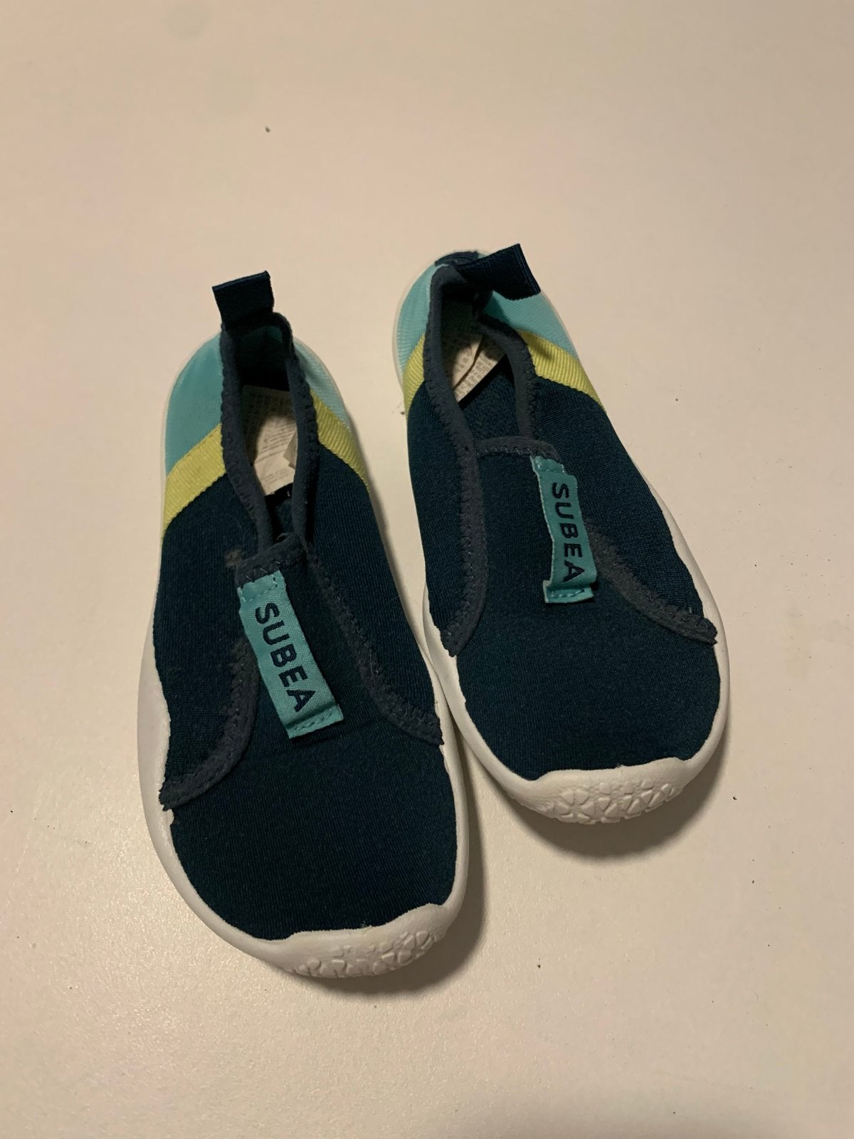 Subae waterschoenen - Ideaal voor strand en zwembad, Kinderen en Baby's, Kinderkleding | Schoenen en Sokken, Ophalen, Zo goed als nieuw