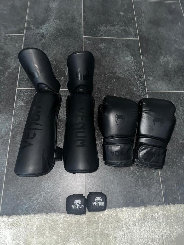 Venum kickboksspullen - zo goed als nieuw, Ophalen, Zo goed als nieuw, Overige, Vechtsportbescherming