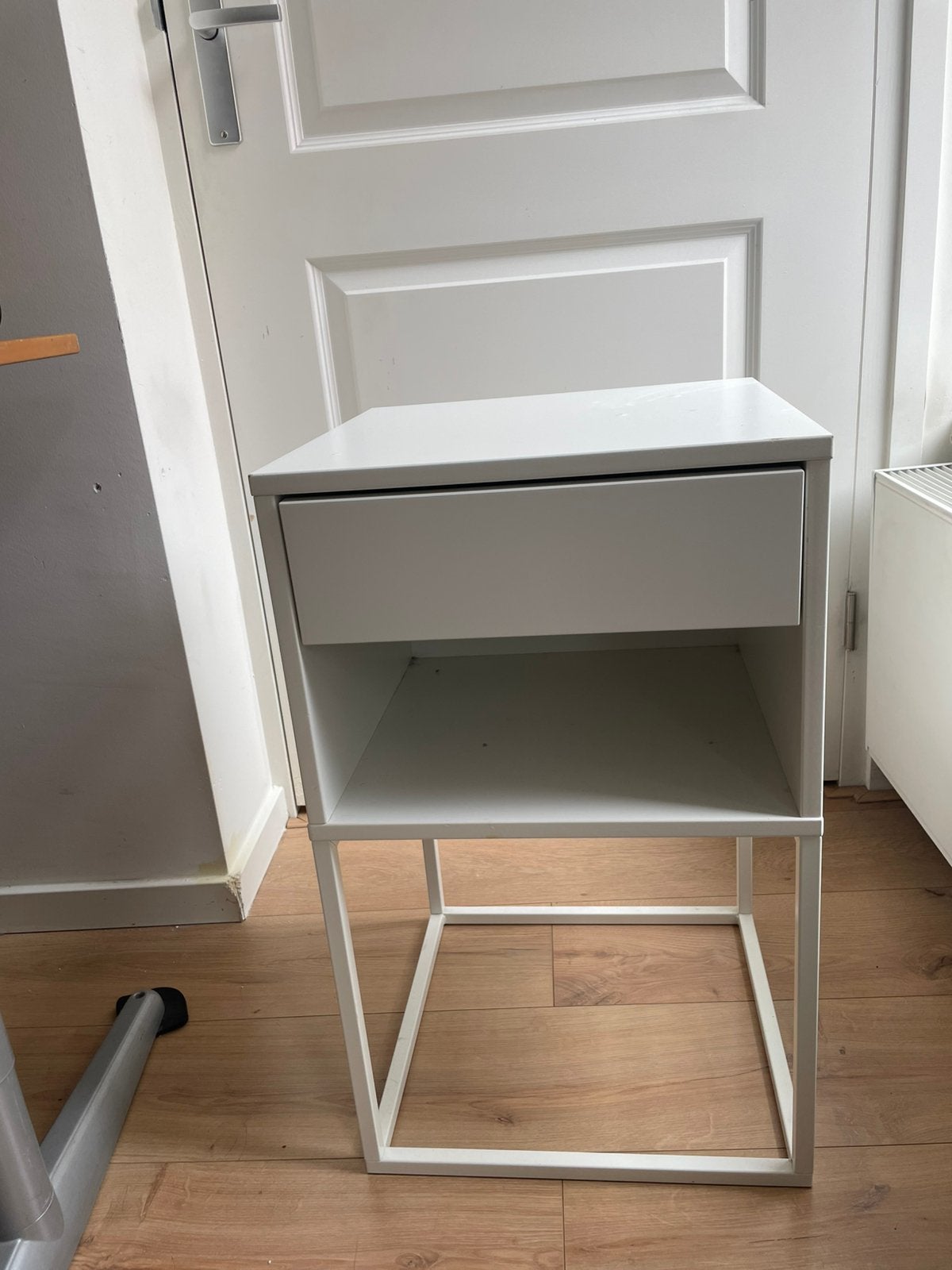 Ikea Vikhammer nachtstand/nightstand White, Ophalen, Zo goed als nieuw, 65 cm of meer