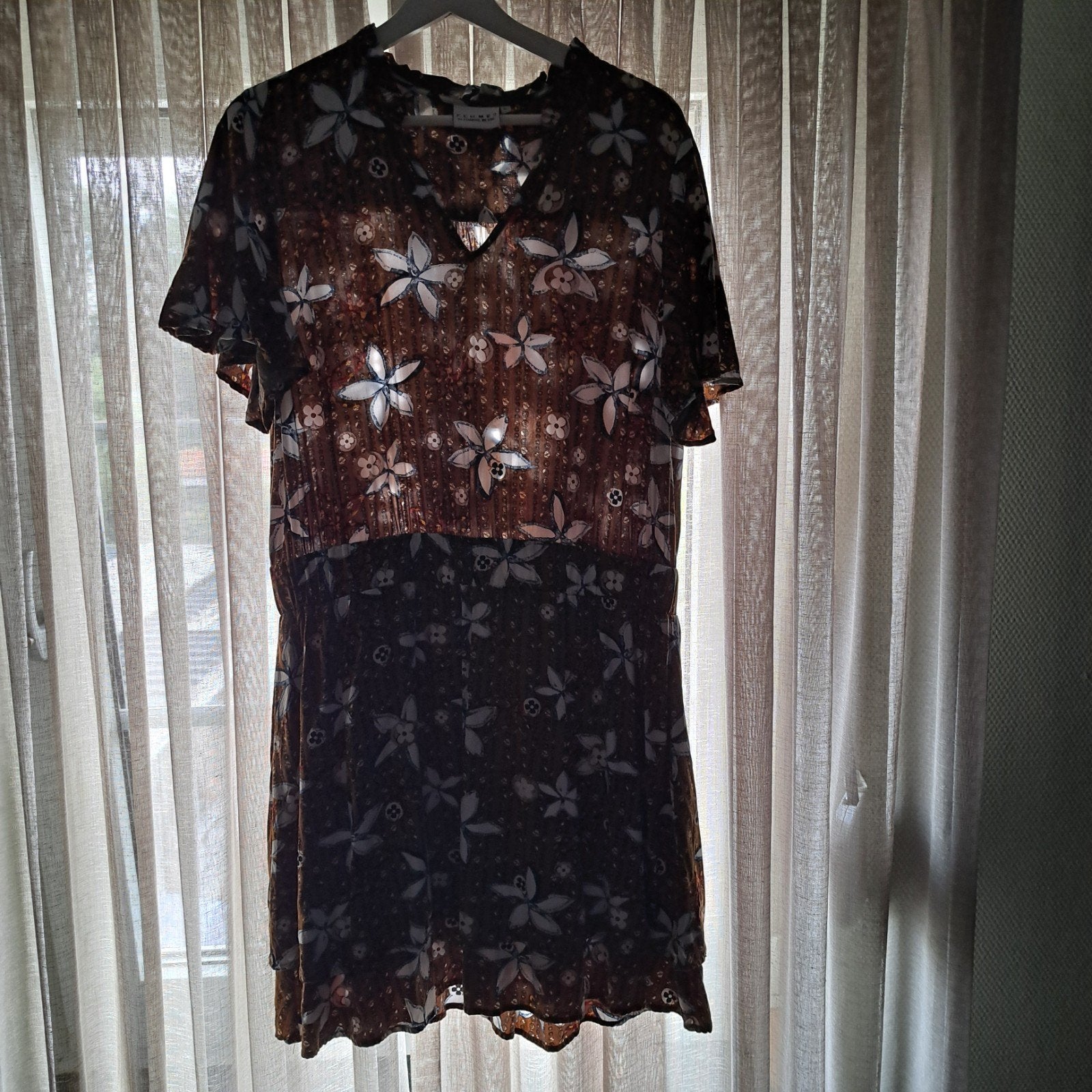 jurk met bloemenprint en elastische taille (Merk: FEMME9), Bruin, Maat 46/48 (XL) of groter, Ophalen of Verzenden, Femme 9