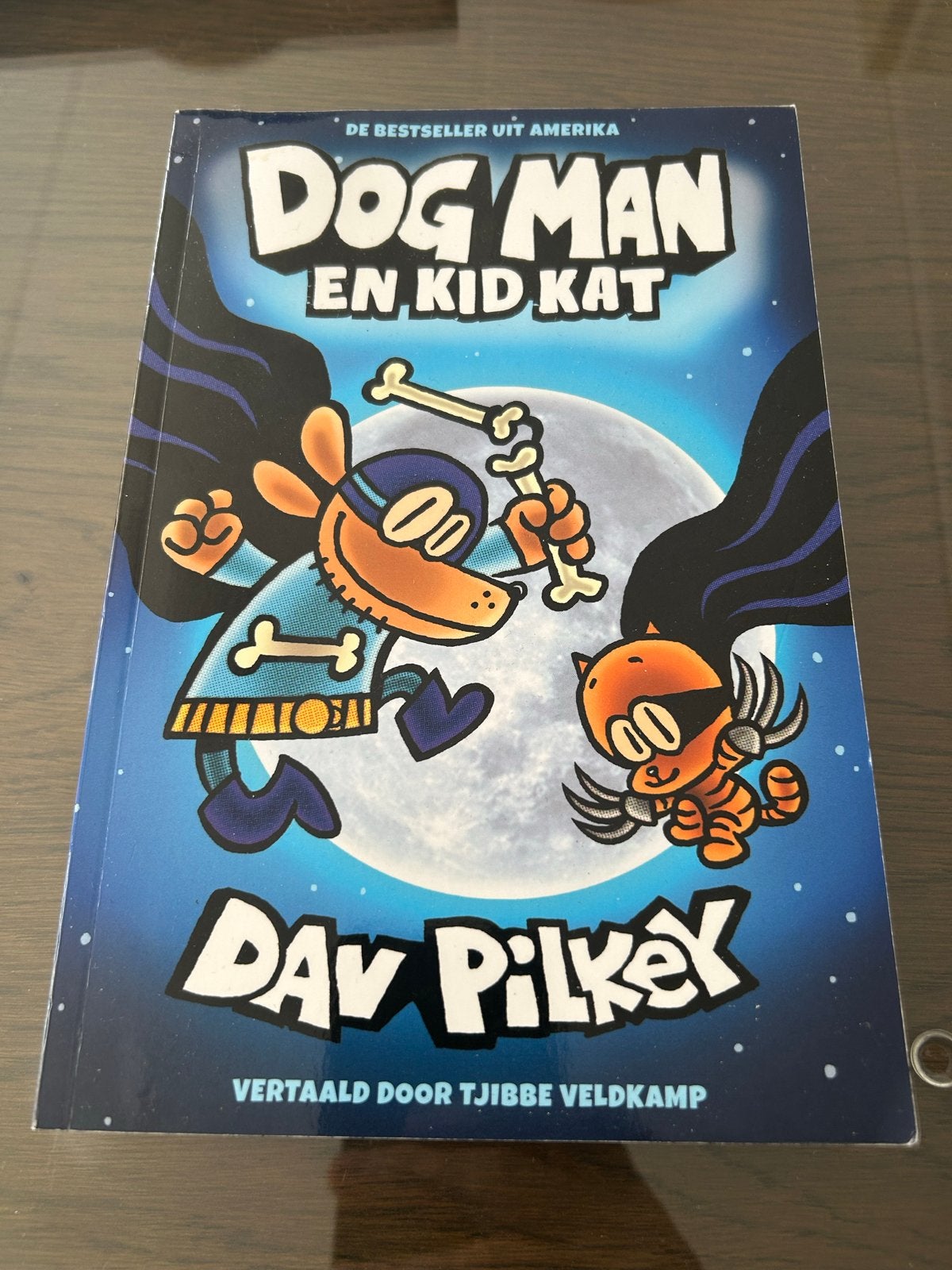 Dog Man en Kid Kat - Dav Pilkey - Zo goed als nieuw, Ophalen, Zo goed als nieuw, Fictie algemeen