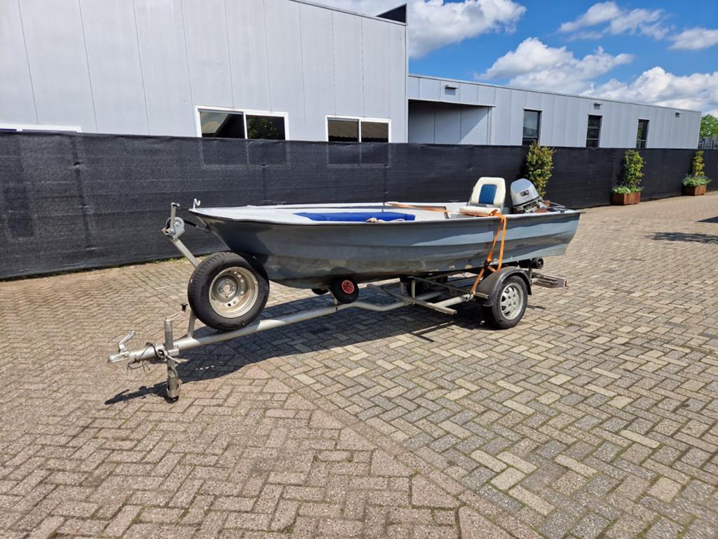 Leuke plezier/visboot met trailer, Ophalen of Verzenden