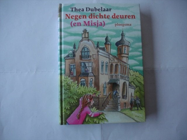 DD.(920) negen dichte deuren en misja :  thea dubelaar, Ophalen of Verzenden, Zo goed als nieuw, Fictie algemeen