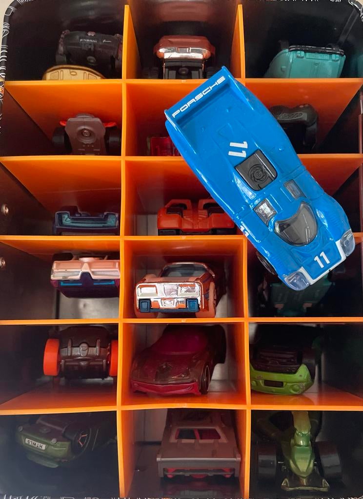 Hot Wheels Crash City Opbergkoffer met 20 Auto's, Ophalen of Verzenden, Zo goed als nieuw