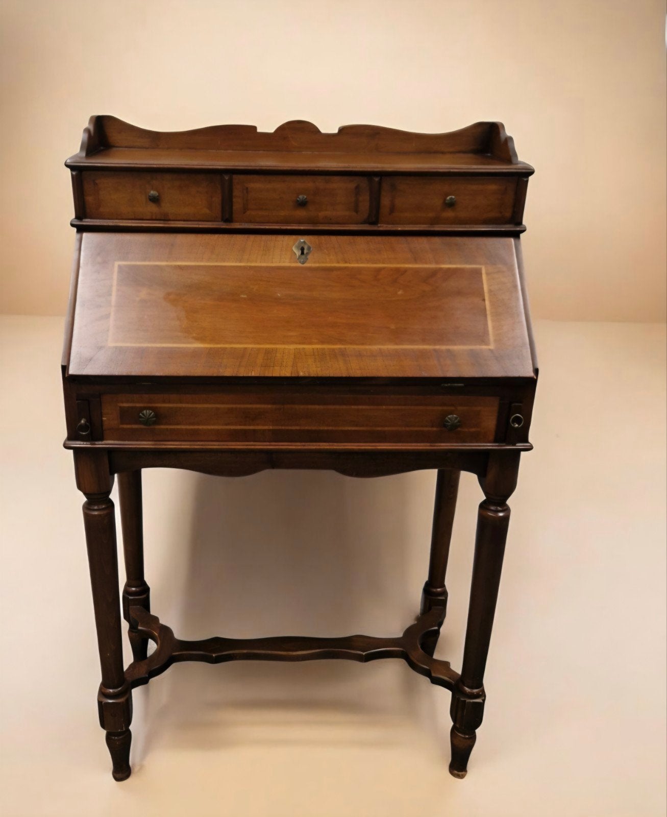 klassiek bureau kastje Victoriaanse stijl, Kolibrivintagehal@gmail.com, Gebruikt, Aaldertgeertsstraat 43 Olst, Ophalen of Verzenden