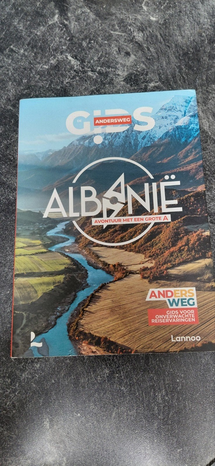 Antoine Delaplace - Andersweg Albanië, Antoine Delaplace; Raphaël de Casabianca, Europa, Ophalen of Verzenden, Zo goed als nieuw