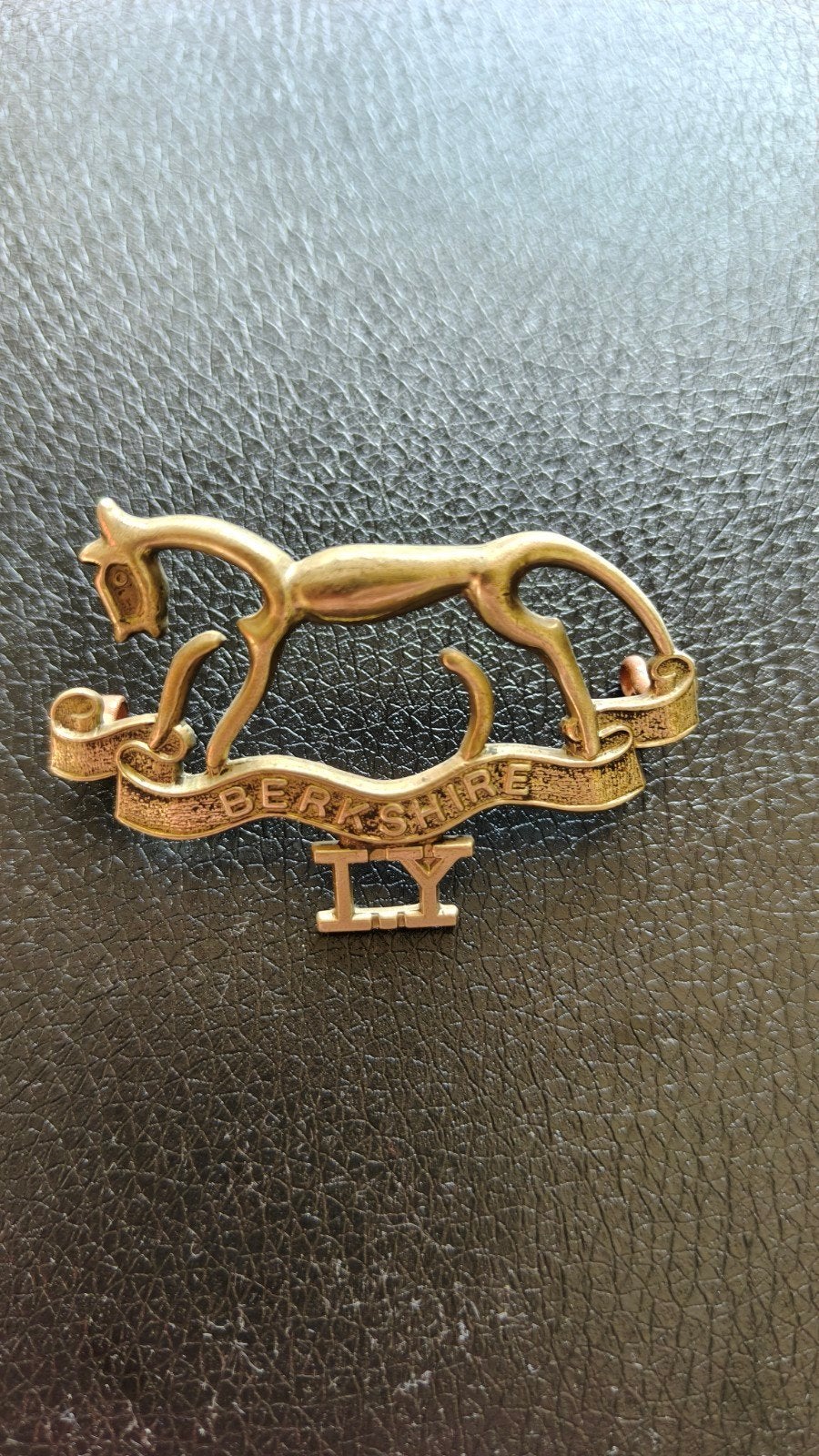 Originele capbadge Berkshire Imperial Yeomanry 1900-1908., Ophalen of Verzenden, Landmacht, Engeland, Embleem of Badge