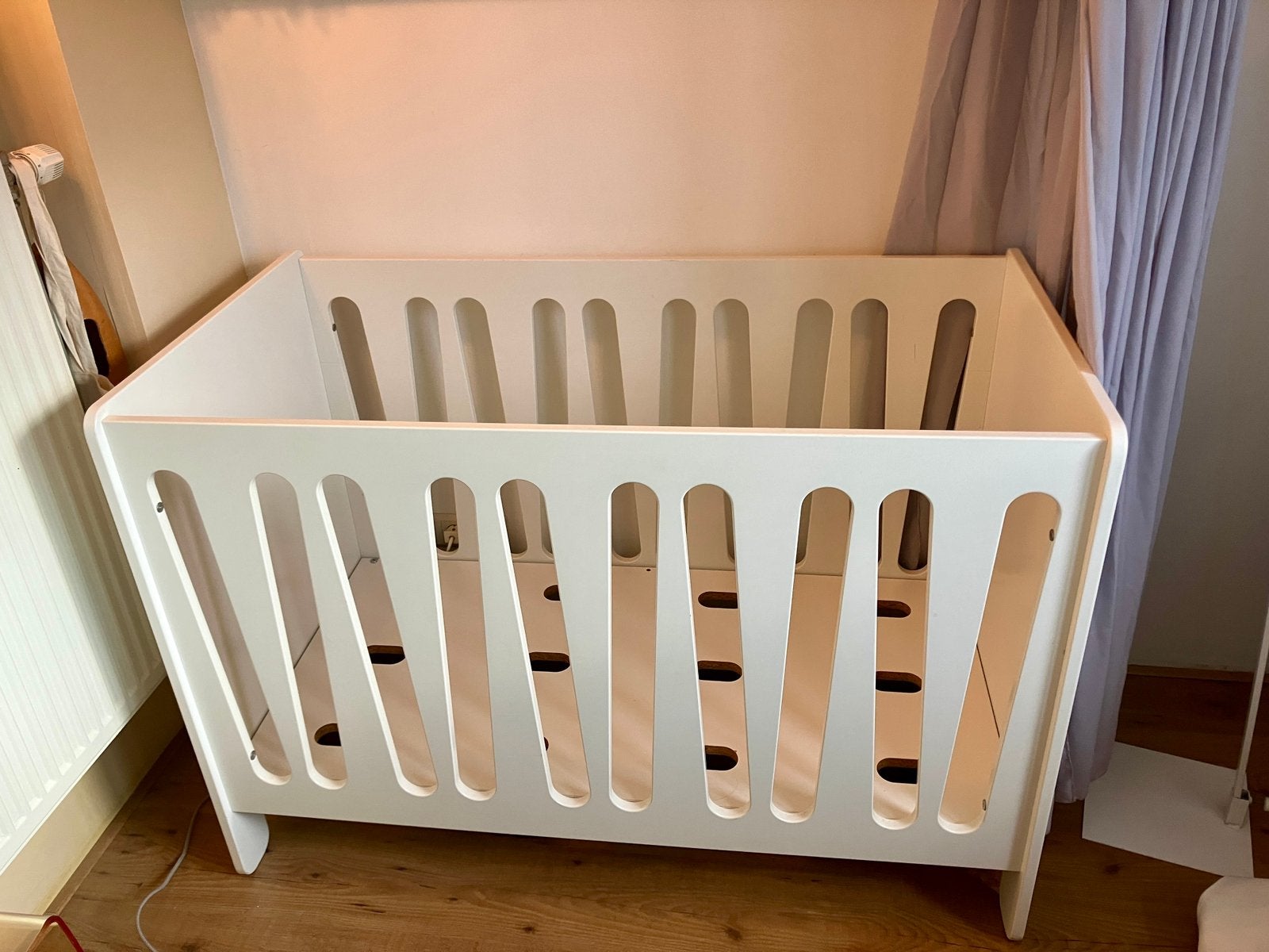 Pinio Moon ledikant 60x120 zgan, Ophalen, Zo goed als nieuw, Ledikant