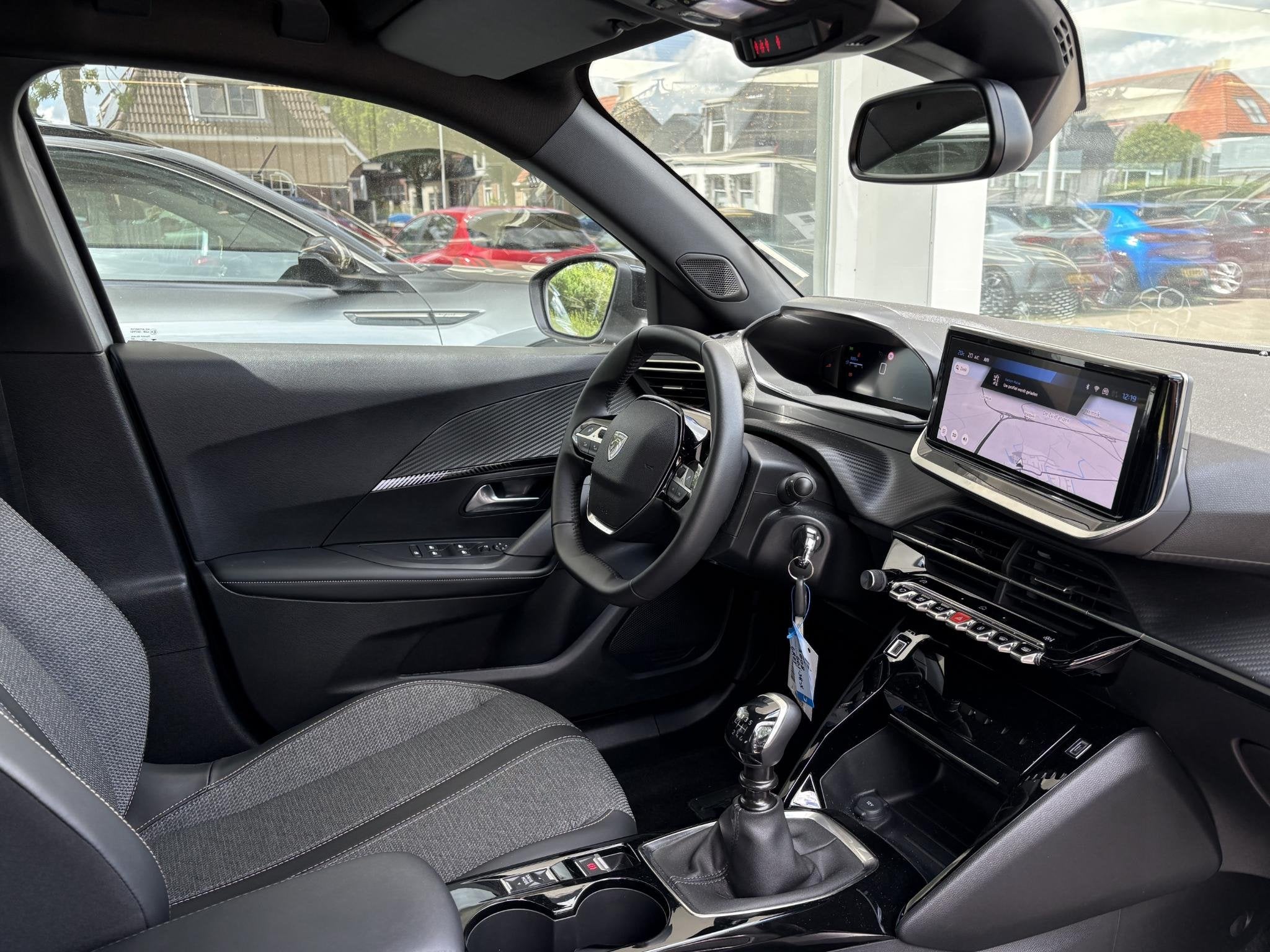Foto 4 van Peugeot 2008 1.2T 100pk Allure | Achteruitrijcamera | Naviga