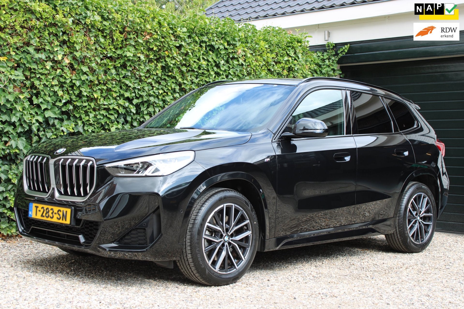 BMW X1 SDrive20i | M-pakket | Carplay | Navi | Achteruitrijc, Auto's, Dealer onderhouden, 1525 kg, 156 pk, Zwart