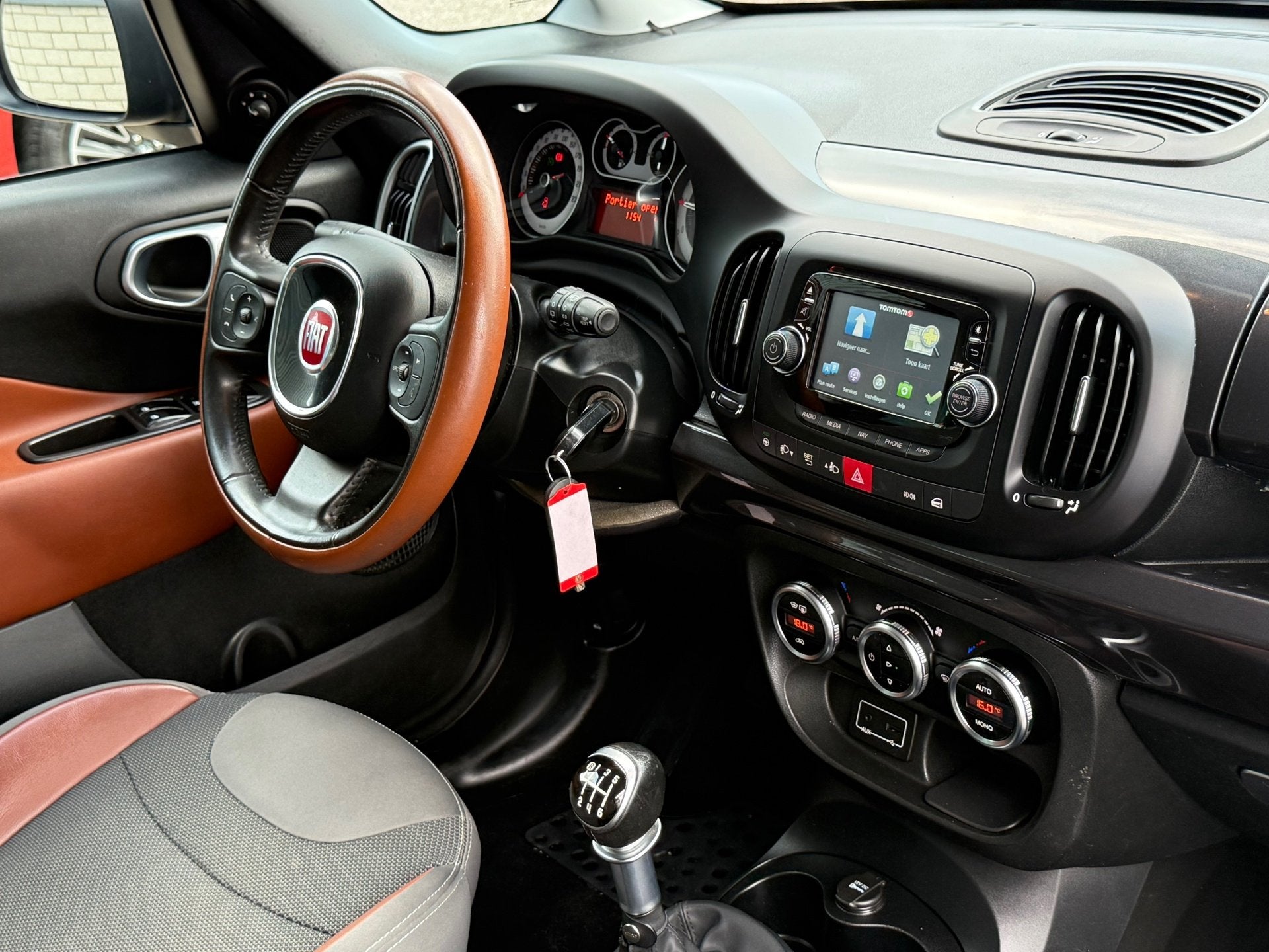 Fiat 500 L 1.4-T-Jet Trekking Navi Airco Cruise Pdc Nieuwe A, Auto's, Voorwielaandrijving, Gebruikt, Euro 6, 4 cilinders