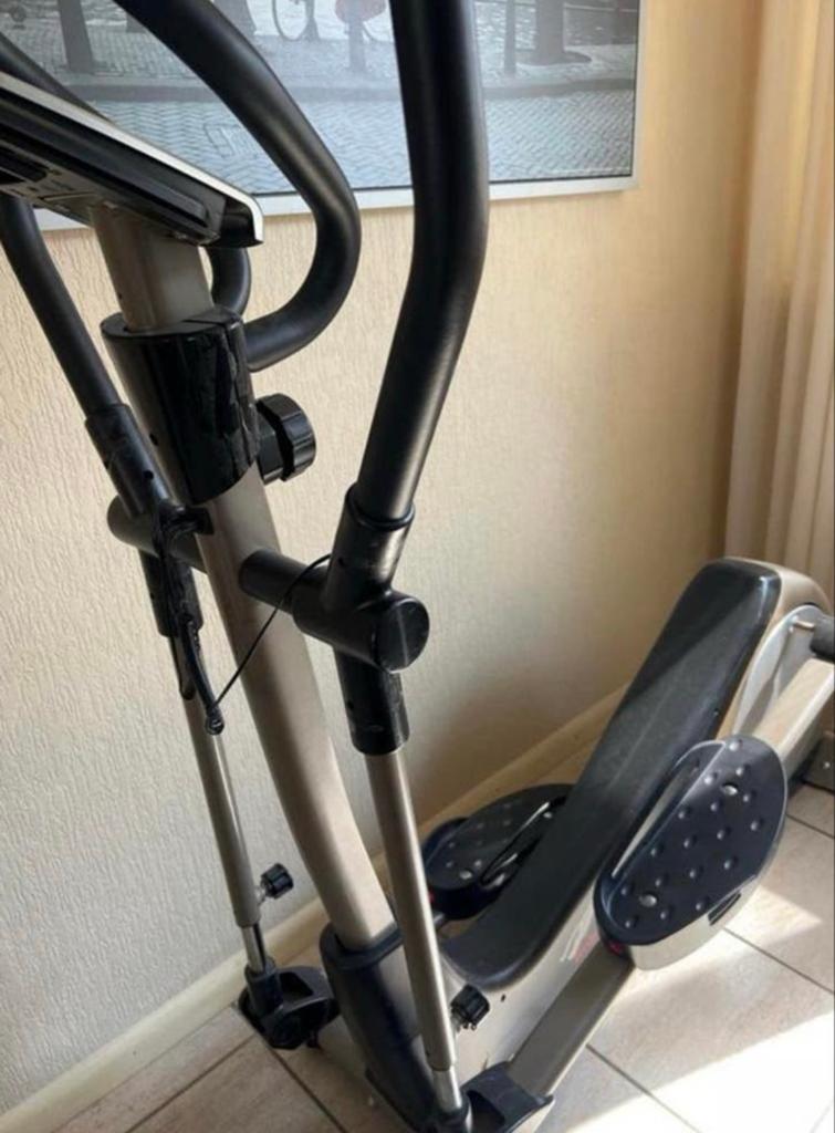 Crosstrainer fiets - Ideaal voor thuisworkouts, Sport en Fitness, Fitnessapparatuur, Ophalen, Gebruikt, Armen, Crosstrainer