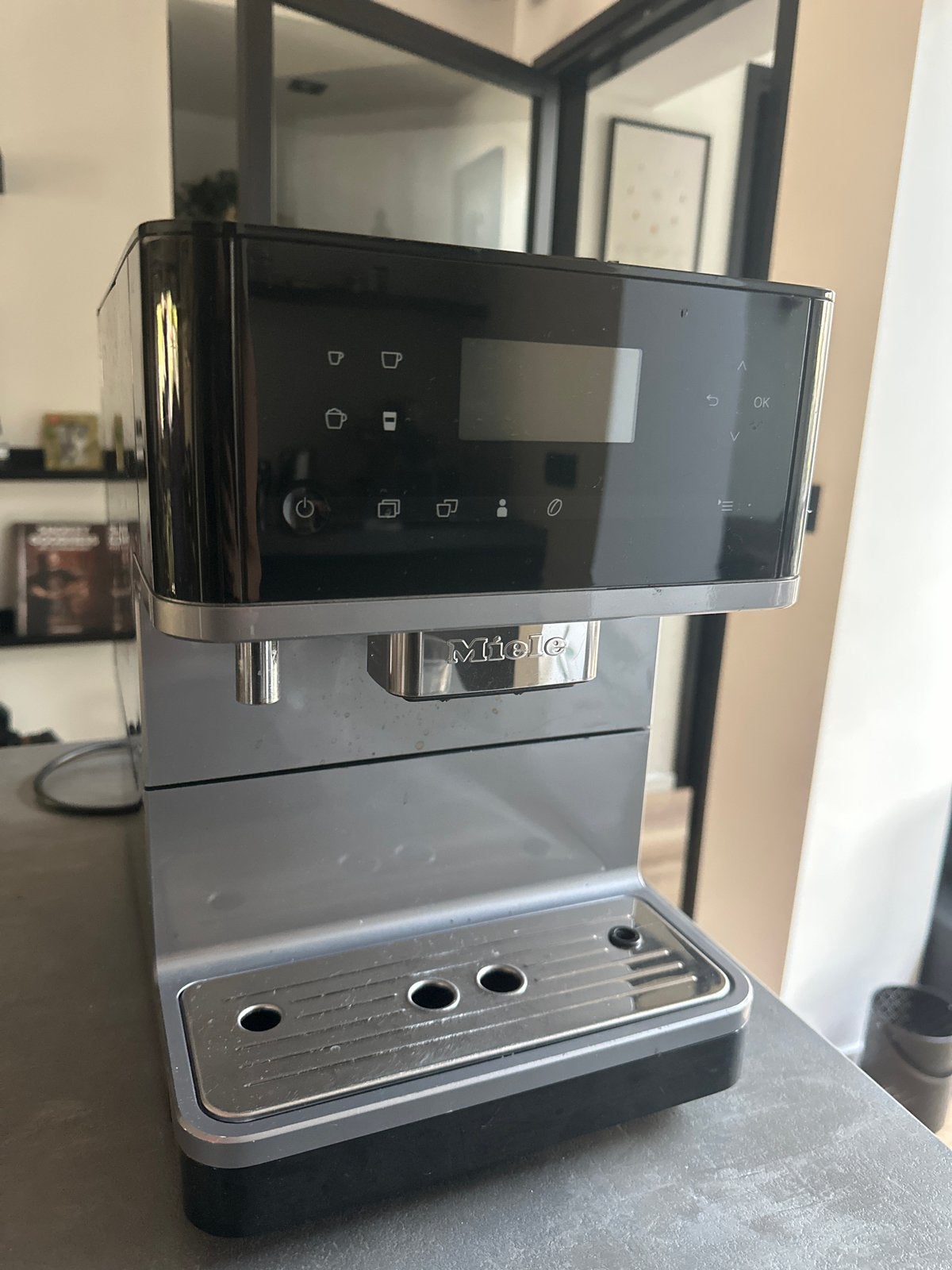 Miele volautomatische koffiemachine (heeft defect), Ophalen, Niet werkend, Koffiemachine, Koffiebonen