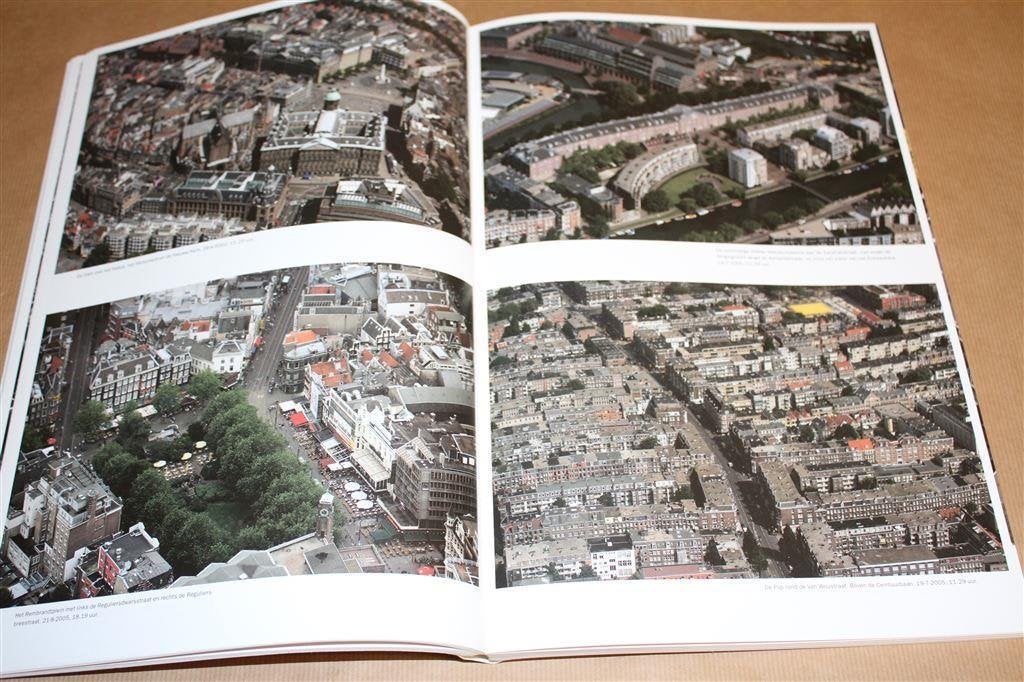 Amsterdam onbewolkt. Deel 2., Boeken, Ophalen of Verzenden, Zo goed als nieuw