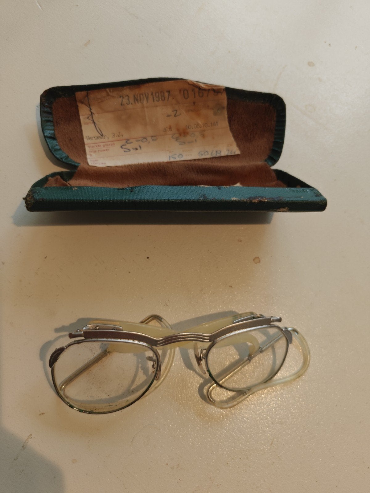 Vintage Militaire Dienstplicht Bril op Sterkte met Etui, Ophalen of Verzenden, Landmacht, Nederland