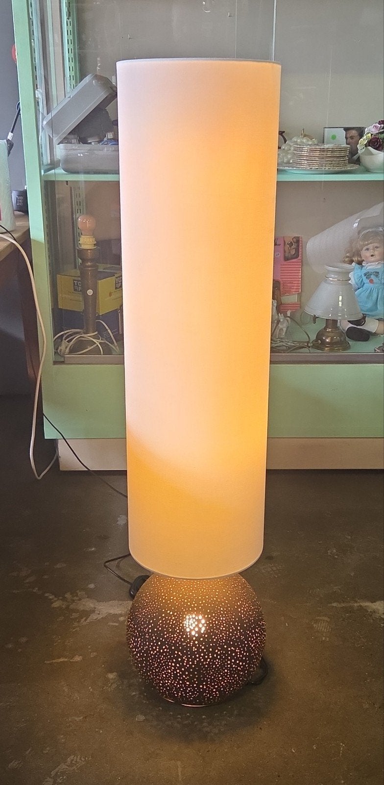 Wofi vloerlamp geperforeerde voet met licht