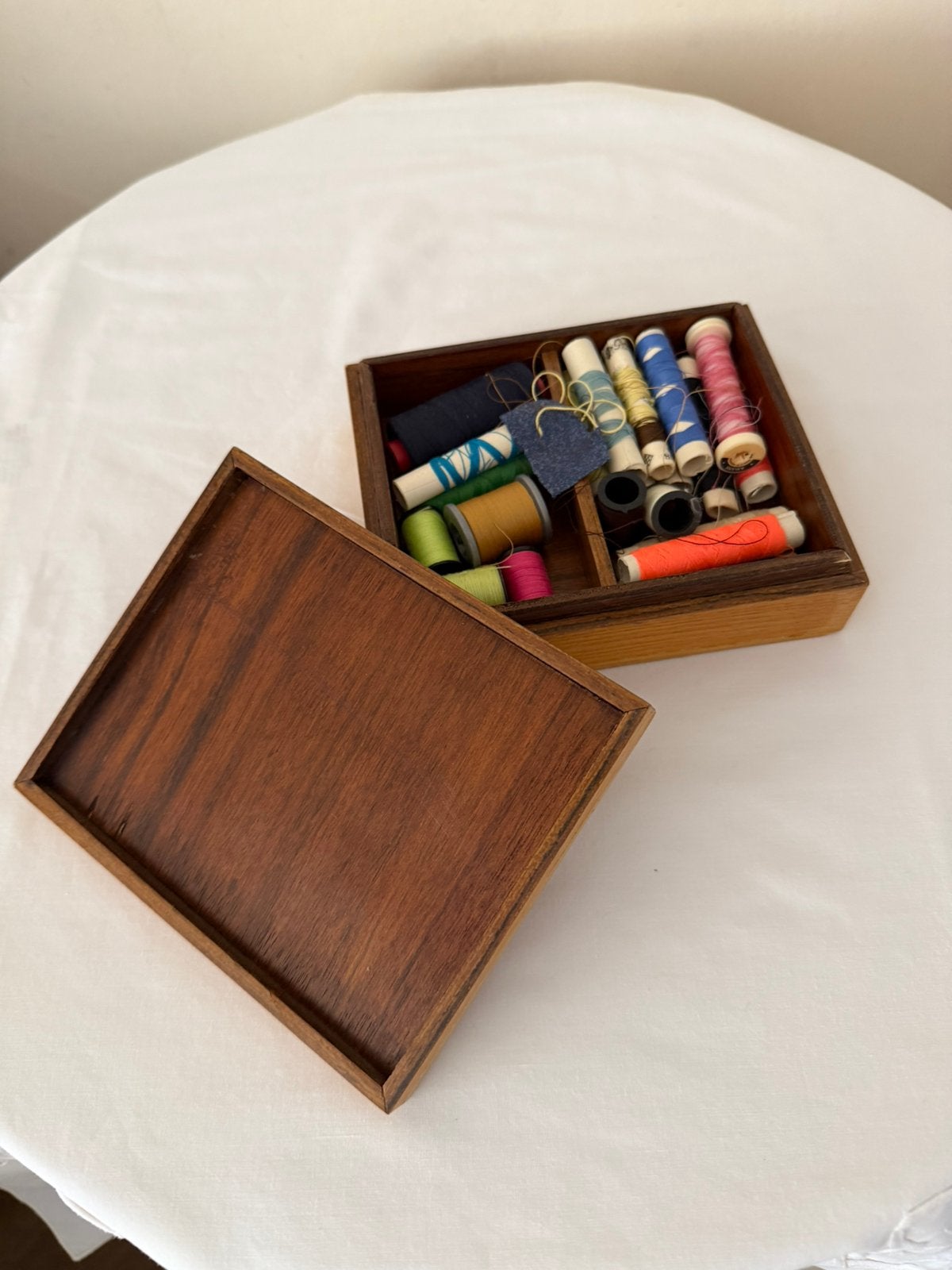 Houten naaidoosje - 15 x 12.5 x 4.5 cm (H) - bijna gratis, Hobby en Vrije tijd, Naaien en Fournituren, Ophalen of Verzenden, Zo goed als nieuw