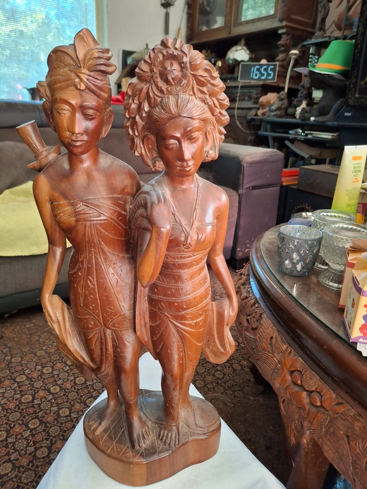 Prachtig handgesneden houten beeld van twee figuren, Ophalen, Groep mensen, 50 - 100 cm, Beeld