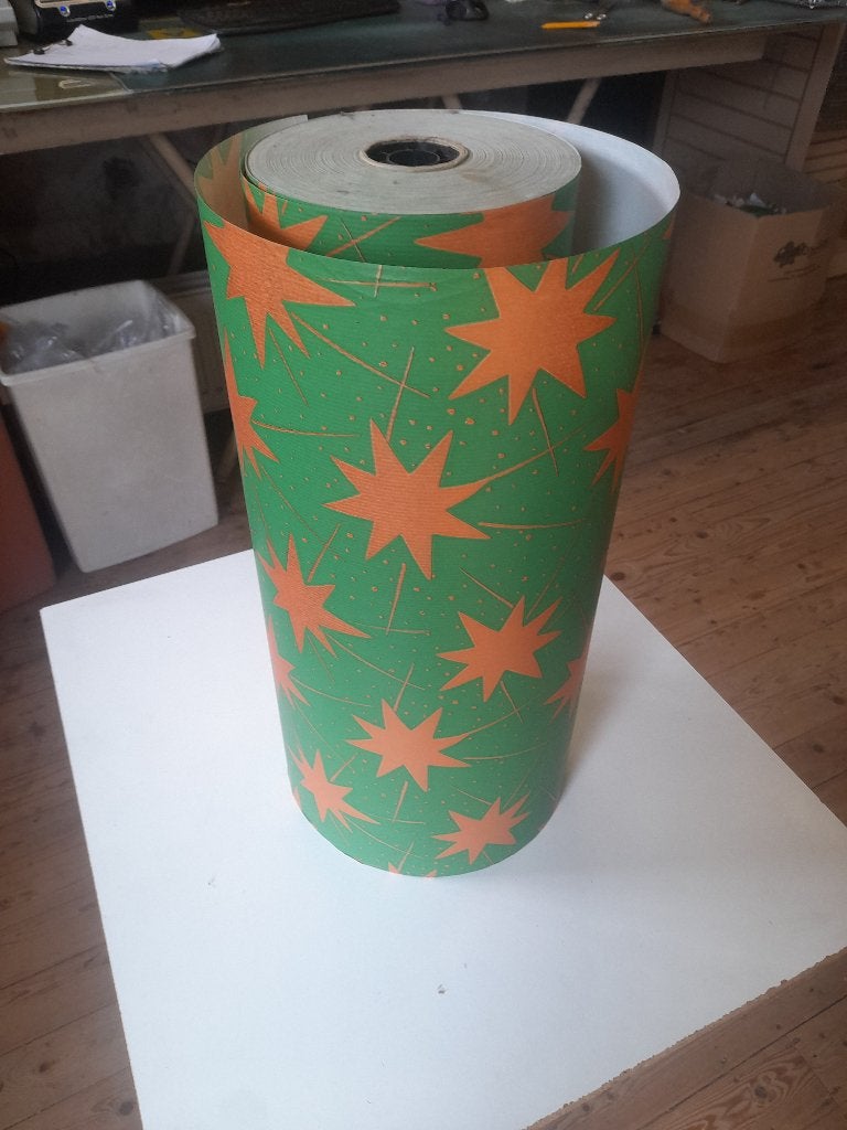 Dikke rol met CADEAU PAPIER, Diversen, Papierwaren, Ophalen, Zo goed als nieuw