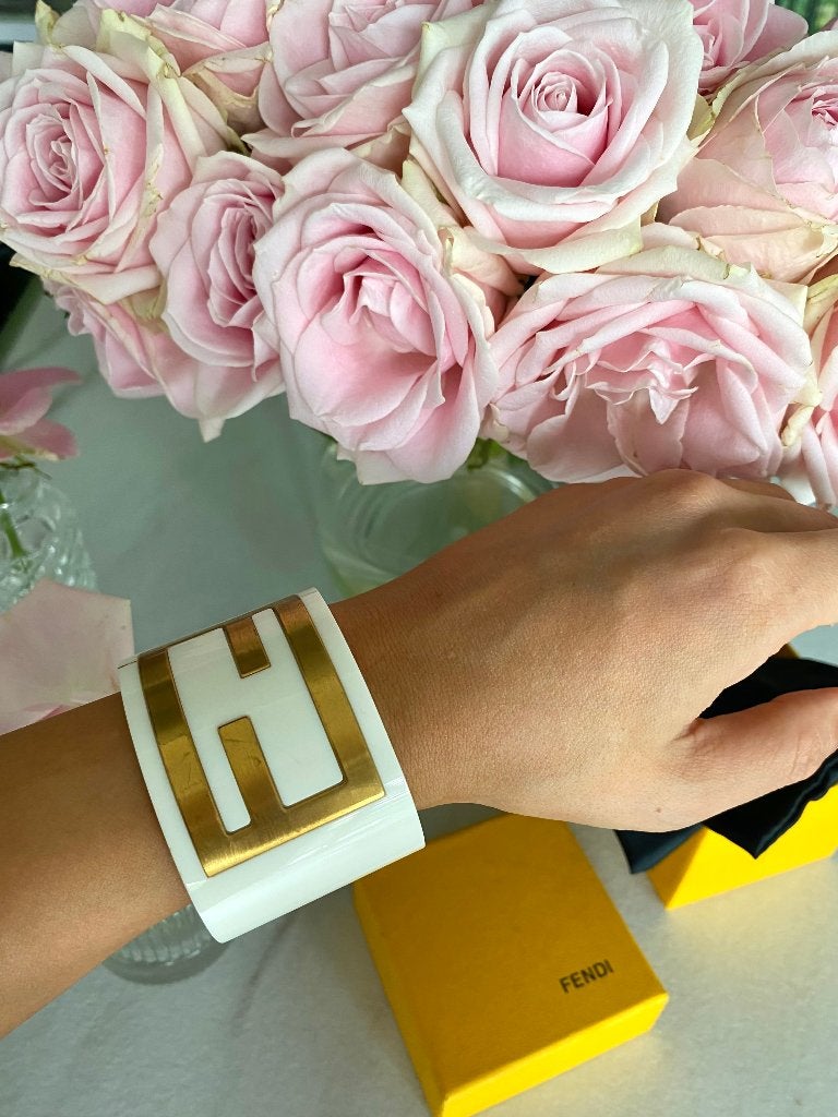 Authentieke Vintage Fendi Cuff bracelet, Sieraden, Tassen en Uiterlijk, Ophalen of Verzenden, Gebruikt, Wit, Kunststof of Plastic