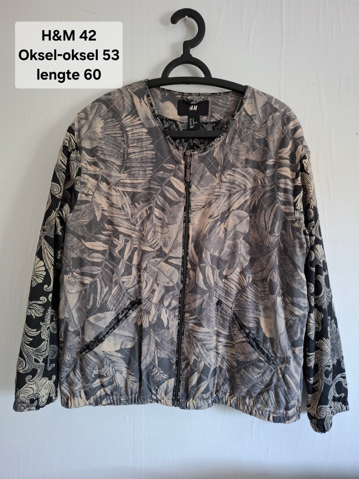 H&M Bomberjack met Bladprint en Barokdetails - Maat 42, H&M, Maat 42/44 (L), Ophalen of Verzenden, Zo goed als nieuw