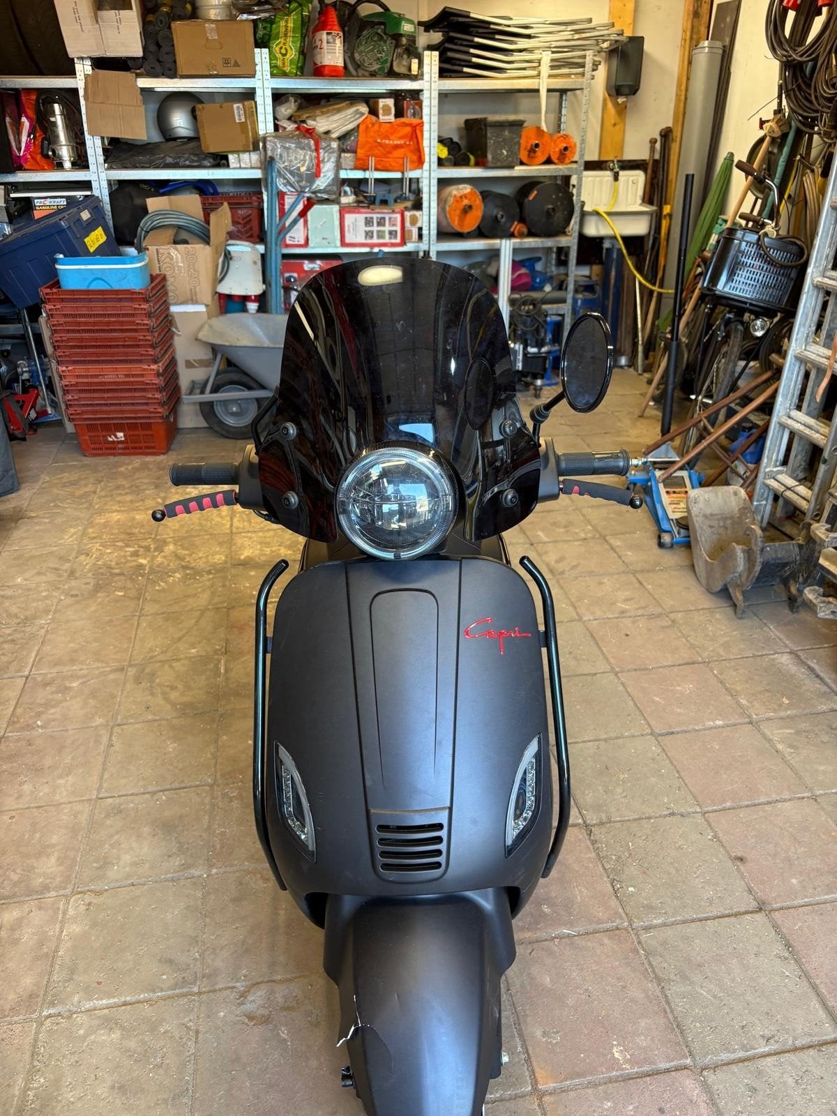 Capri V4s Matrix Scooter met niet rijdbare schade, Fietsen en Brommers, Ophalen, Gebruikt, Benzine, Capri
