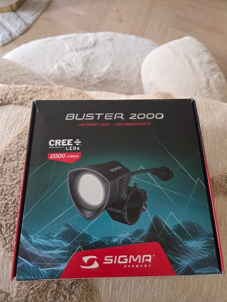 Sigma Sport Buster 2000 Led Koplamp Zwart, Voorlicht, Nieuw, Ophalen of Verzenden, Oplaadbaar