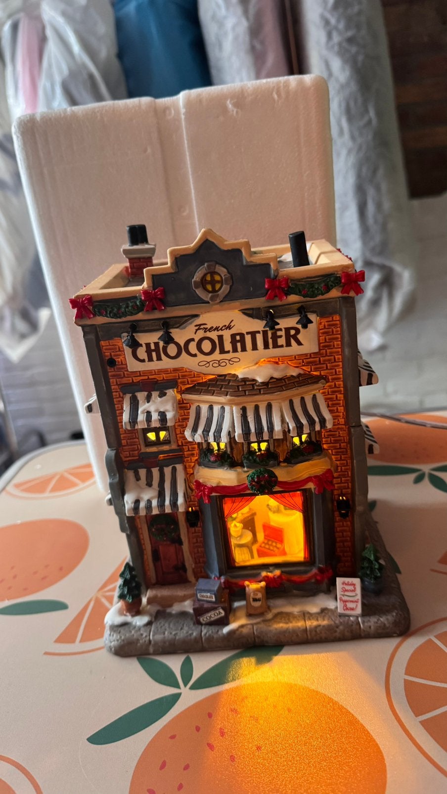 Lemax French Chocolatier #45719 – RETIRED – ZGAN, Ophalen of Verzenden, Zo goed als nieuw