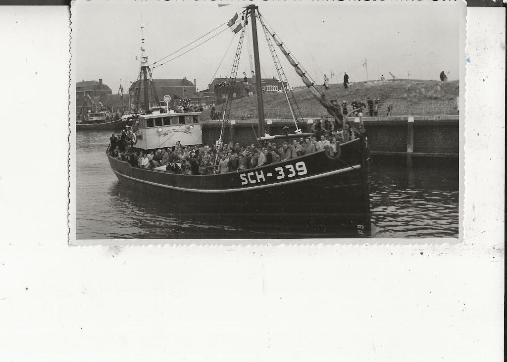 Scheveningen Sch 339 Martina Benardina op Vlaggetjesdag Foto, Ophalen of Verzenden, 1940 tot 1960, Ongelopen, Zuid-Holland