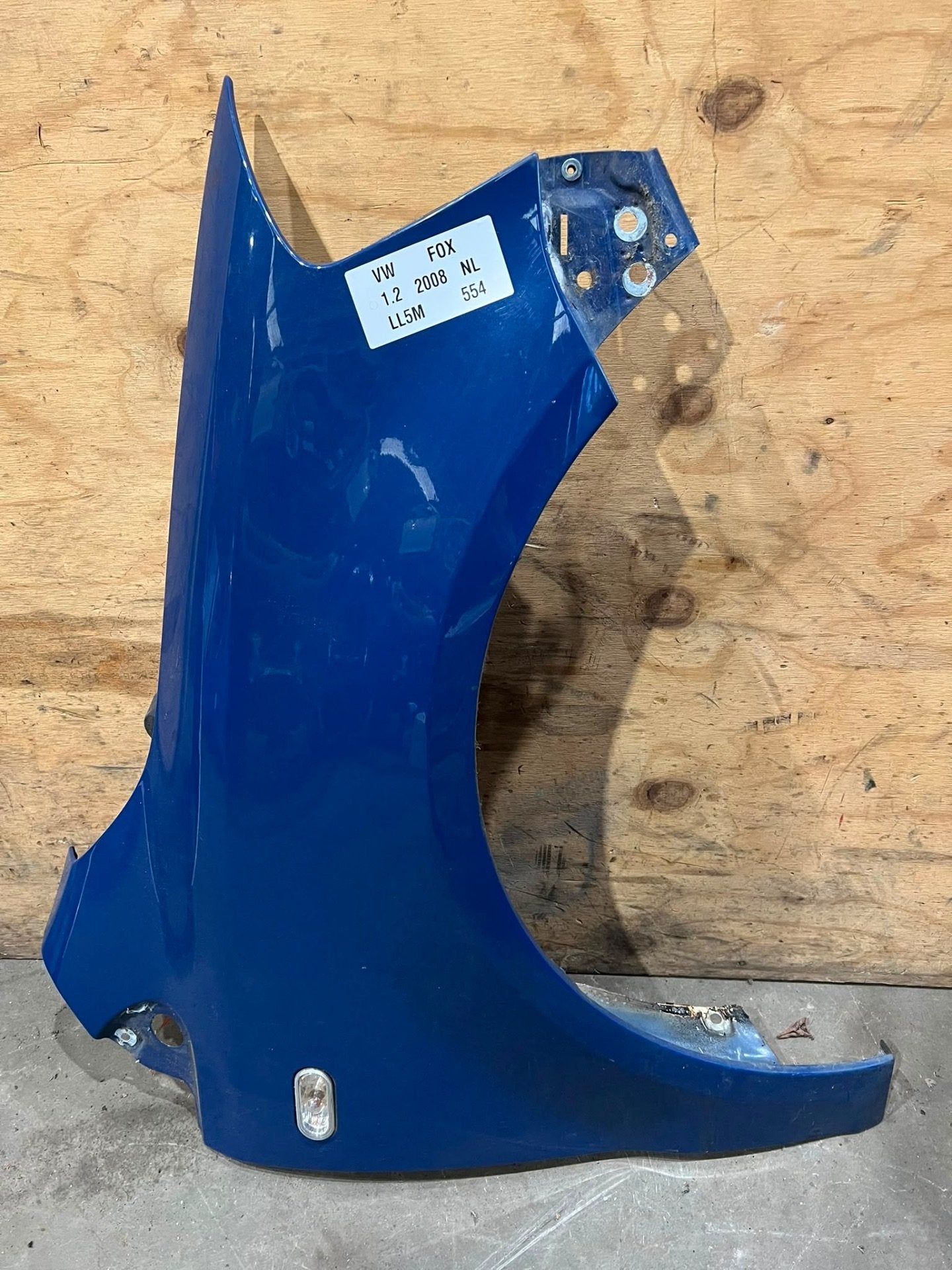 Volkswagen Fox LL5M Blauw voorscherm rechts (2005 2011), Gebruikt, Volkswagen, Volkswagen AG, Berliner Ring 2
38440  Wolfsburg, DE