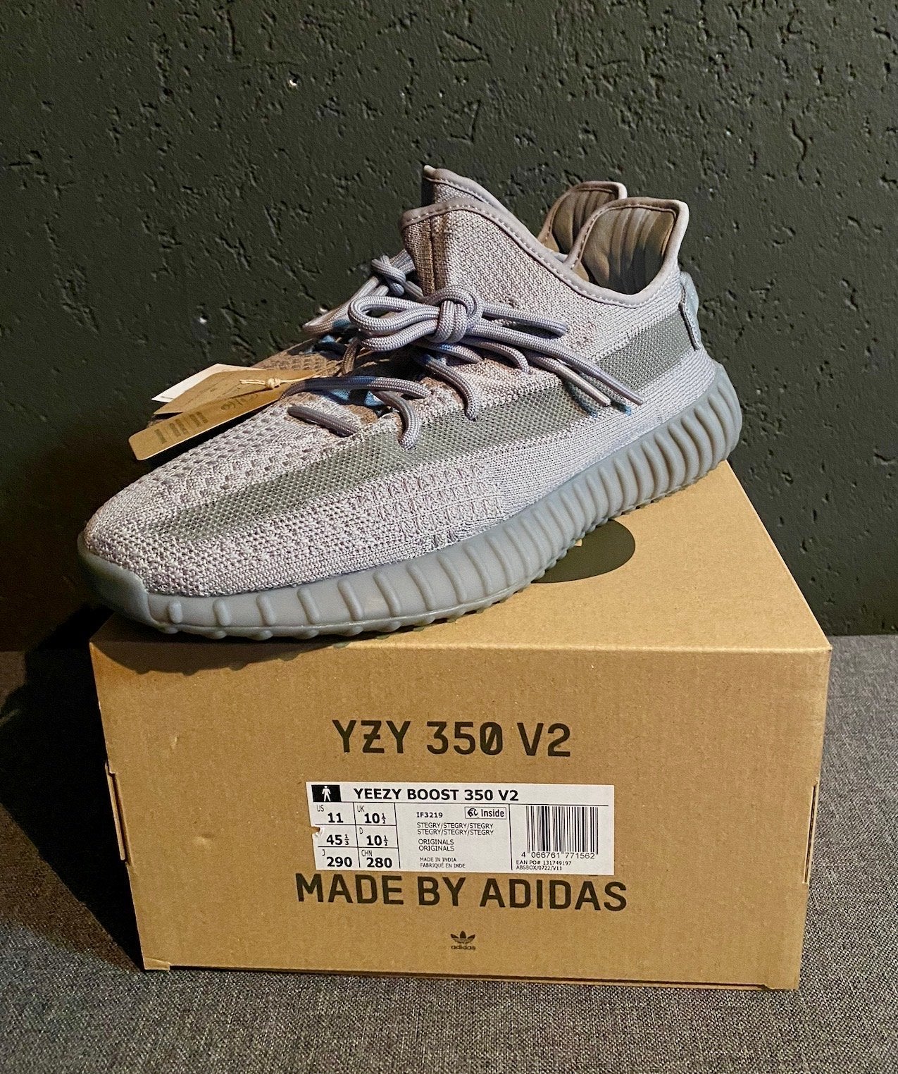 Adidas Yeezy Boost 350 V2  steel grey maat 45 1/3, Kleding | Heren, Schoenen, Ophalen of Verzenden, Nieuw, Overige kleuren, Sneakers of Gympen