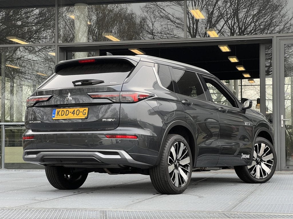 Mitsubishi Outlander 2.4 PHEV Instyle | DEMO | Panoramadak |, Automaat, 2095 kg, Outlander, 4 cilinders