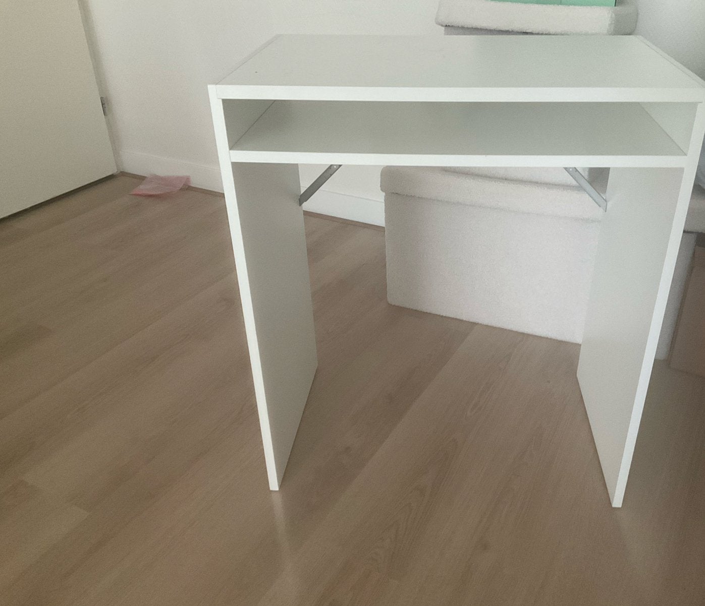 Bureau micke, Ophalen, Zo goed als nieuw