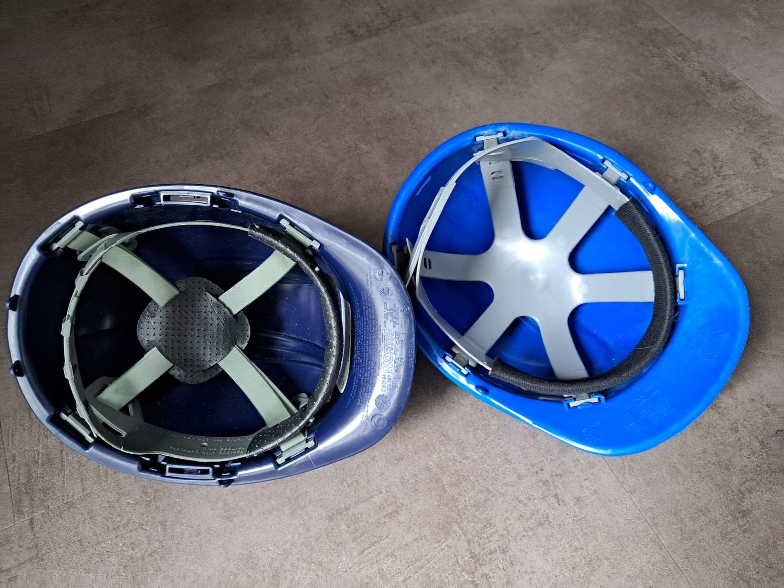 Blauwe bouwhelmen - Set van 2, Doe-het-zelf en Verbouw, Veiligheidshelmen, Ophalen, Gebruikt